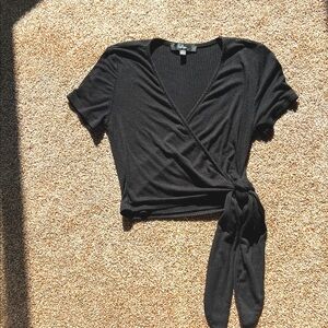 3/20$ Lulu's Cropped Black Wrap Blouse